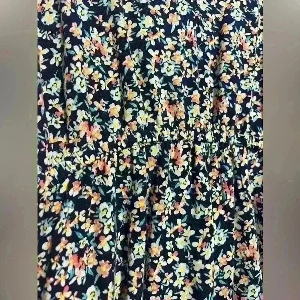 Floral Print Romper, Brand Unknown, Bought at Kohls, Womens Size Medium A0054 - Picture 5 of 9